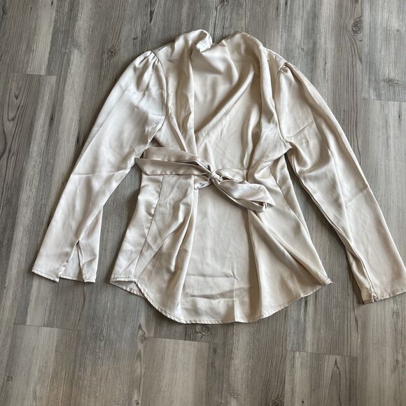 NWOT Dazy Long Sleeved Champagne Satin Blouse With Tie Waist Size Large - Picture 1 of 7